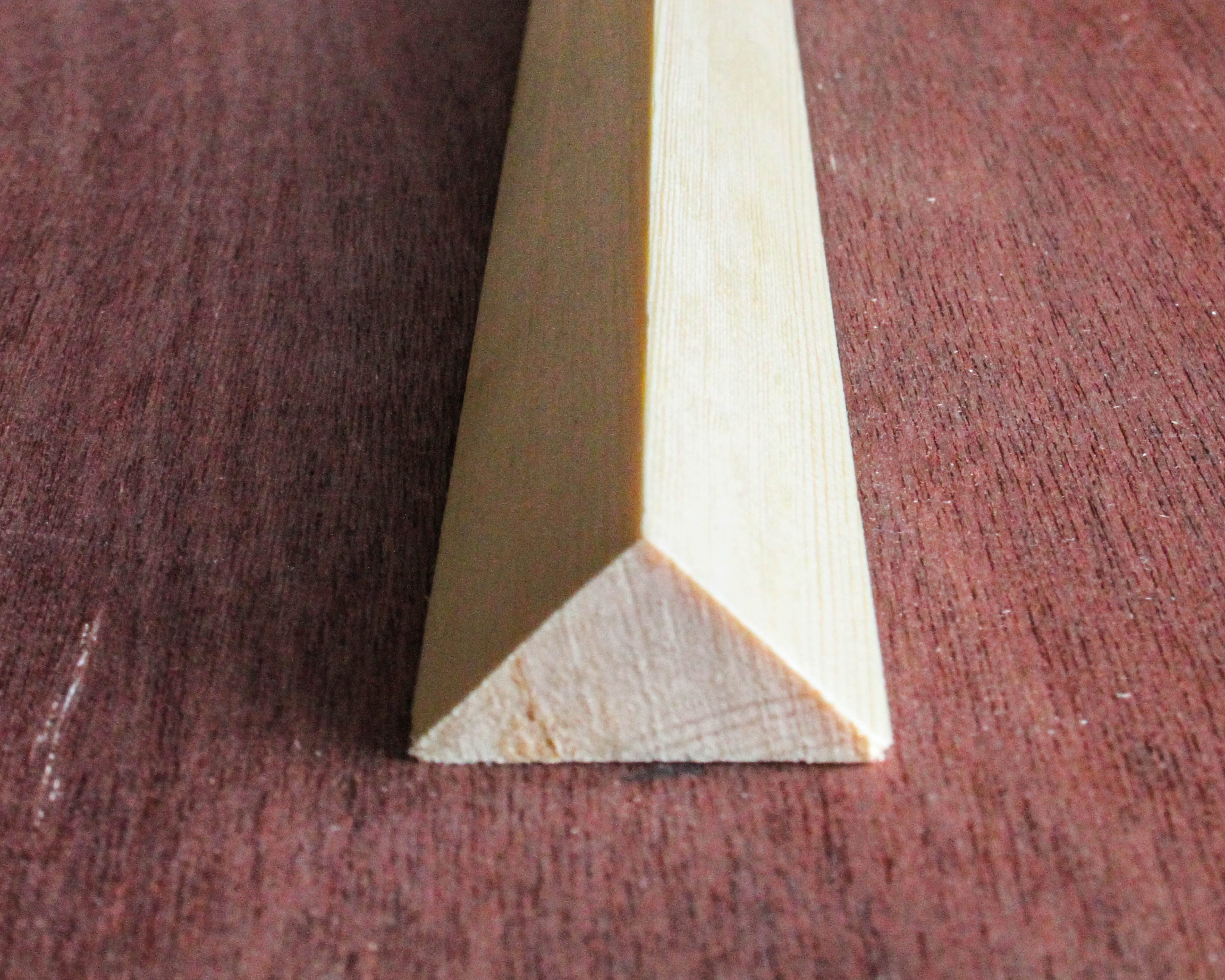 21x21mm  Triangle Moulding  in premium grade clear Pine